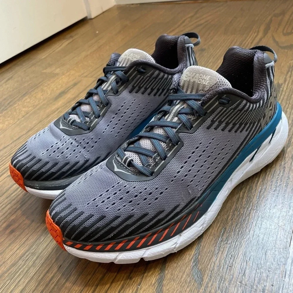 Hoka Clifton 5 in Frost Gray/Ebony Shoes Mens Size 9